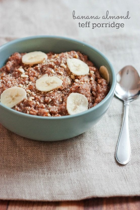 Papas de amêndoa de banana teff.