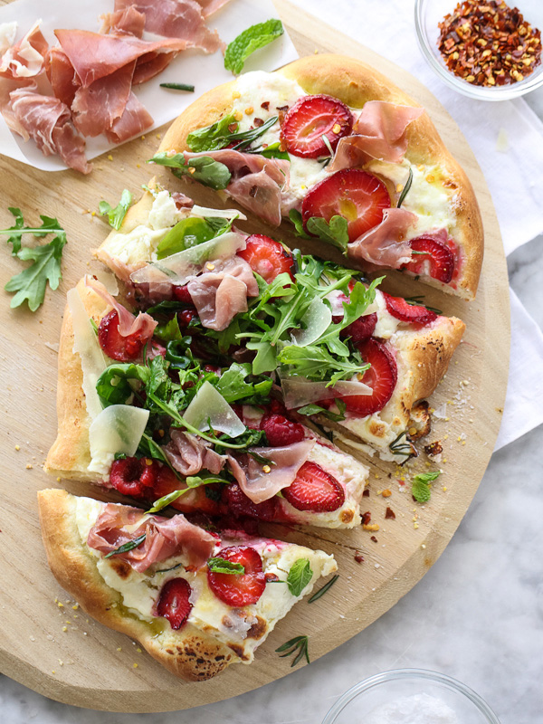 Rúcula de bagas e Prosciutto Pizza | foodiecrush.com