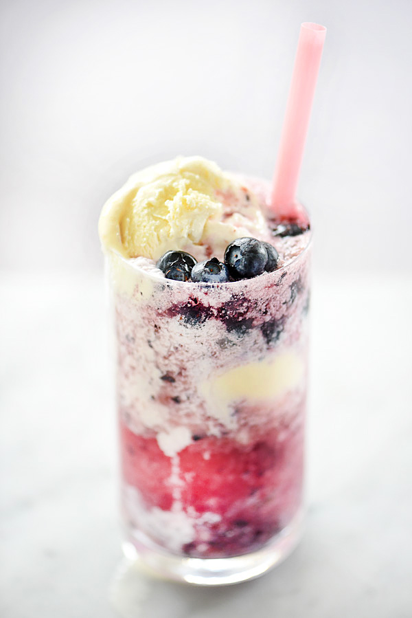 Boozy Blueberry Floats | foodiecrush.com