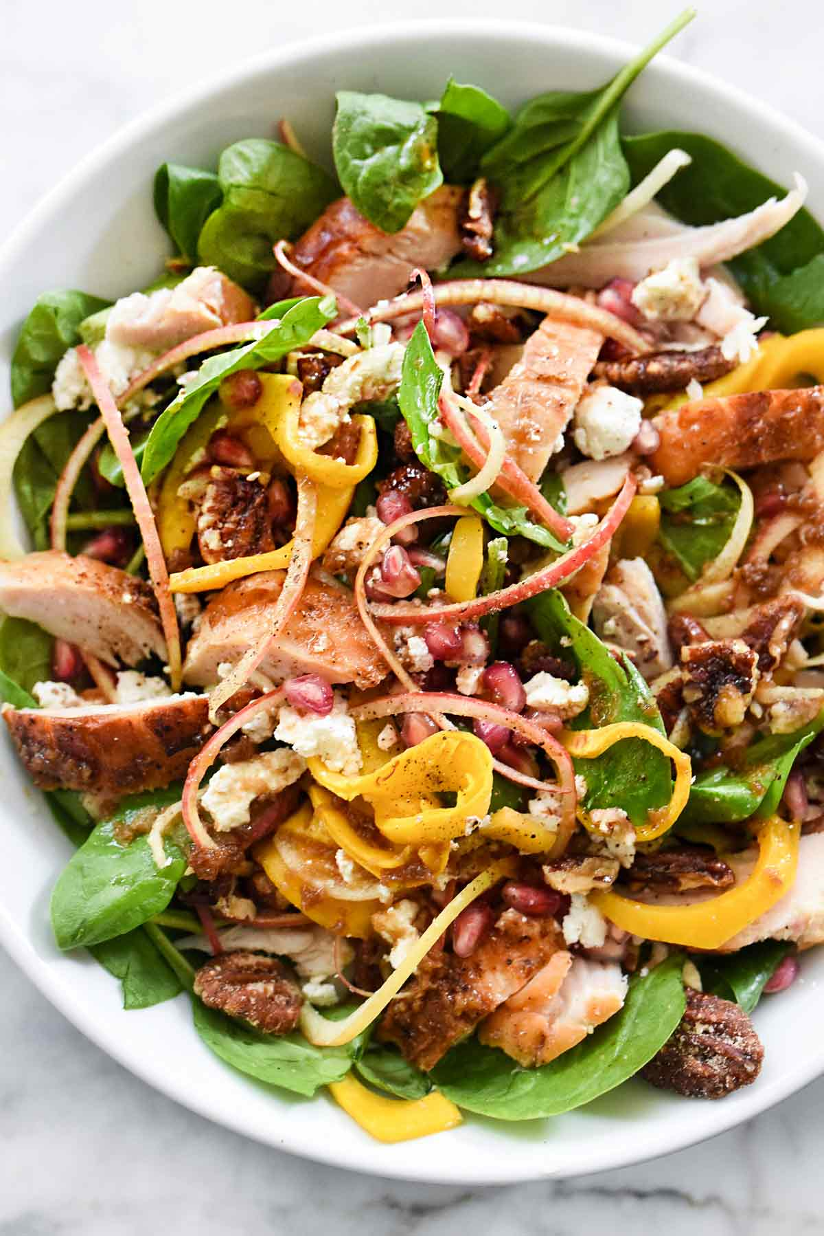 Salada de Espinafres com Peru e Maçãs Espiralizadas e Butternut Squash | foodiecrush.com #spinach #salad #turkey #recipes #dinner