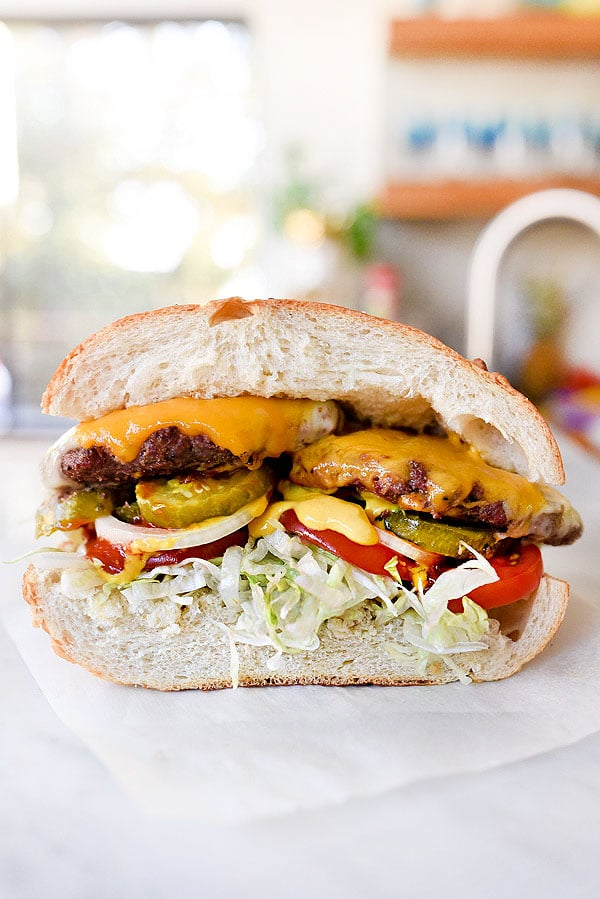 Os Melhores Hambúrgueres de Alho de Sempre | foodiecrush.com