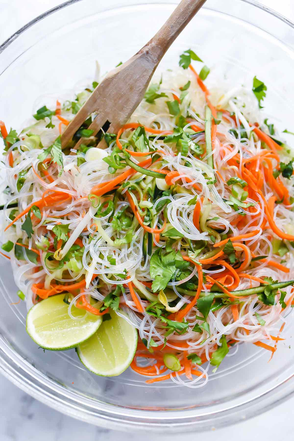 Salada de Massa Fresca e Fácil Vietnamita | foodiecrush.com