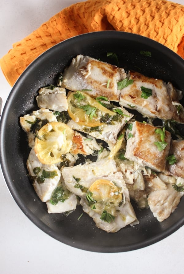 Pan Fried Fish italiano, uma receita de peixe fácil, simples, deliciosa e saudável, 4 ingredientes fazem deste prato um prato de peixe favorito da família. Paleo.|palmeirofoods.com