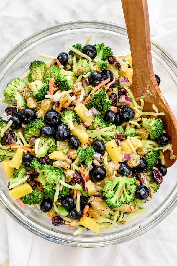 Como Fazer a Melhor Salada de Brócolos | foodiecrush.com