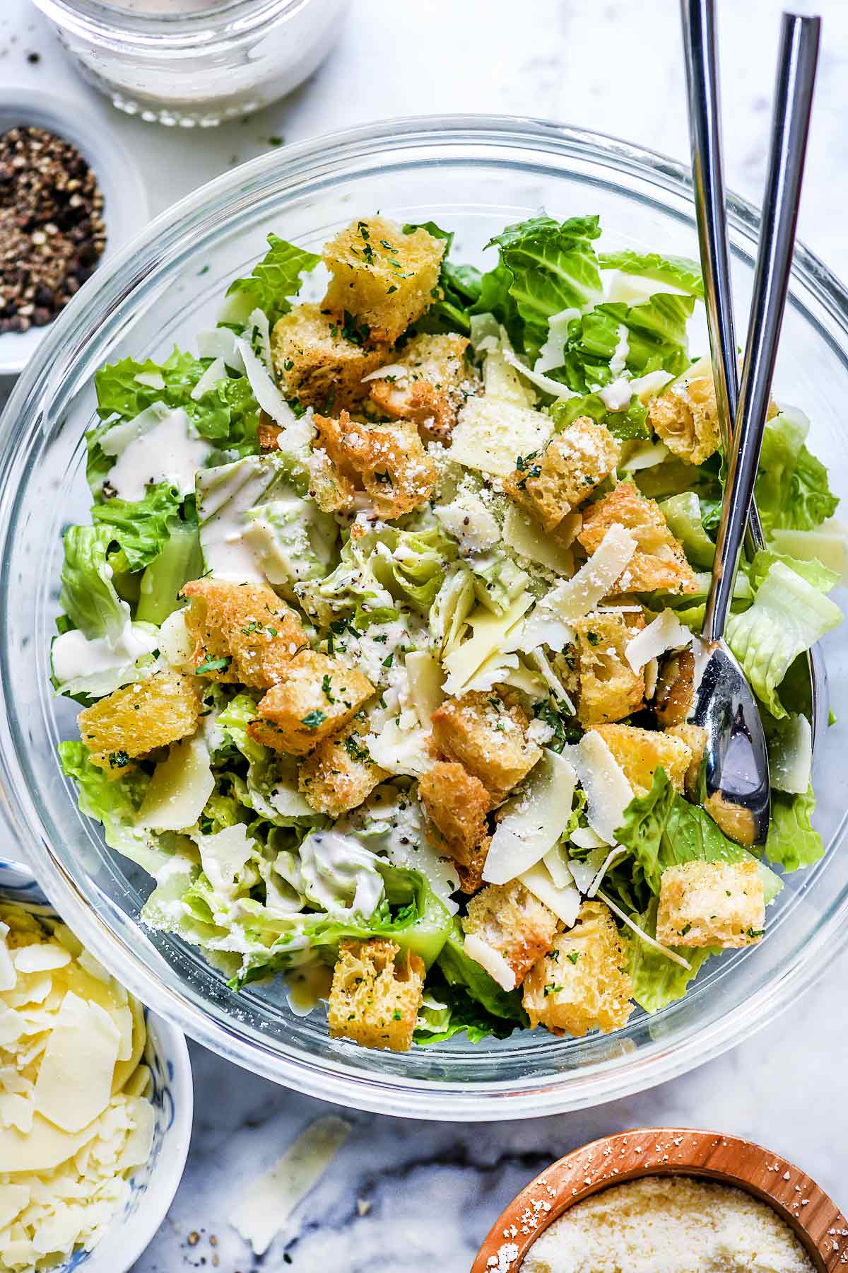 Easy Caesar Salad foodiecrush.com #caesar #salad #recipe #recipe #saudável #croutons #easy #dressing