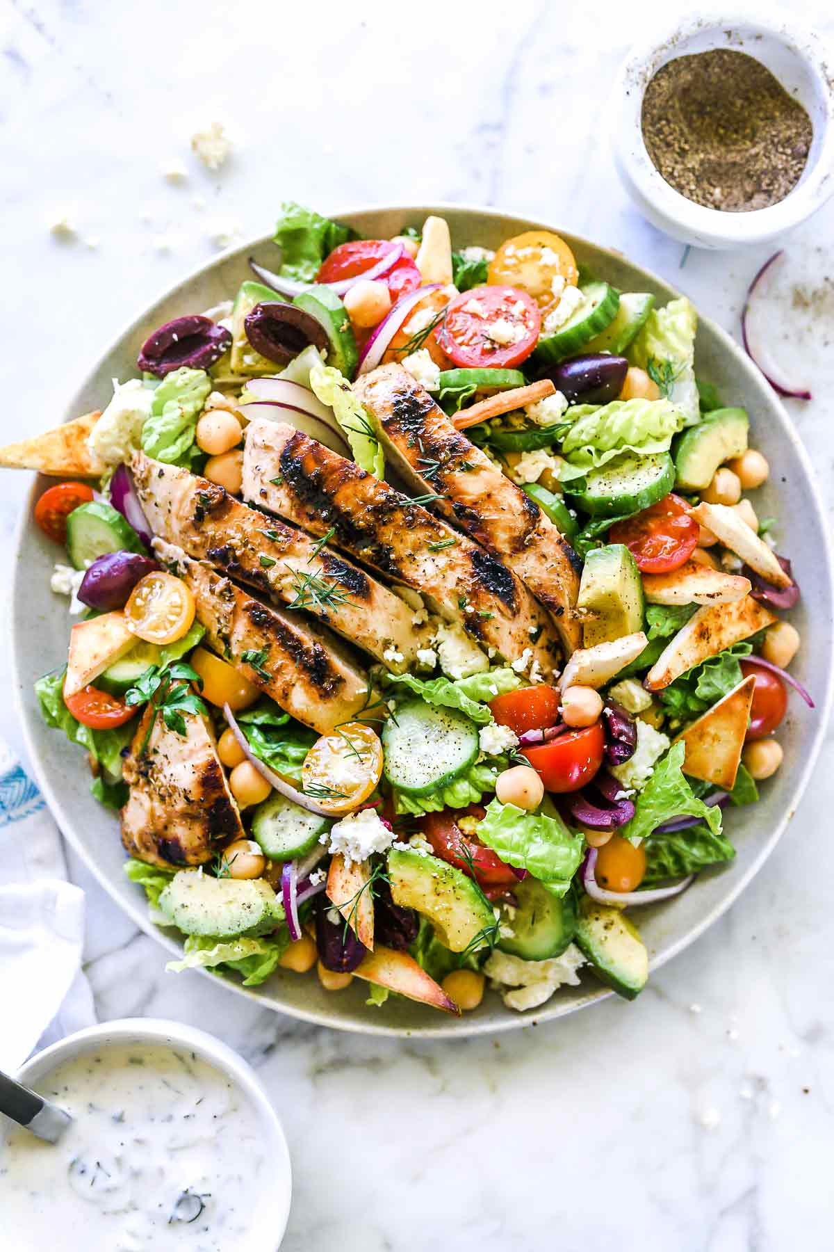 Salada Grega de Frango Gyro | foodiecrush.com #salad #greek #recipes #gyro #chicken