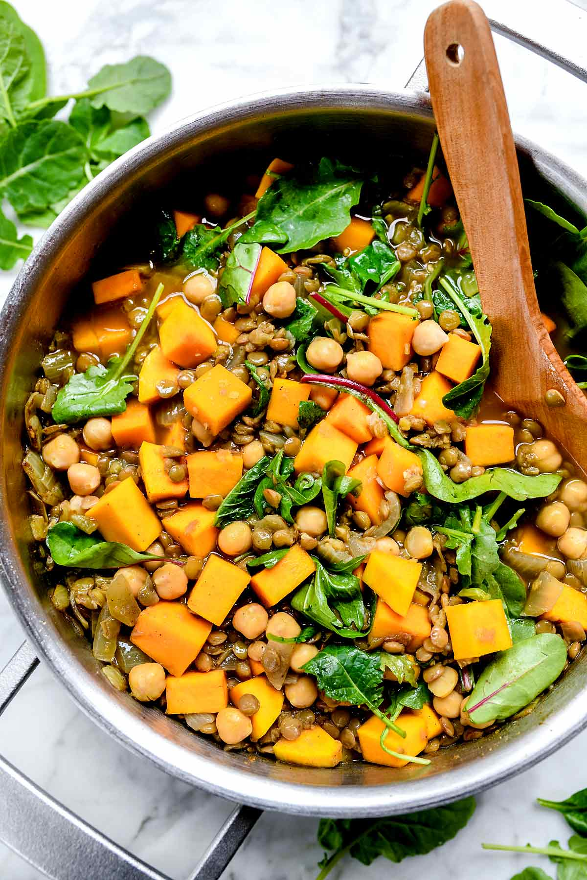 Sopa de caril de lentilha com abóbora e verduras | foodiecrush.com #lentil #soup #curry #recipes #stew #healthy #easy