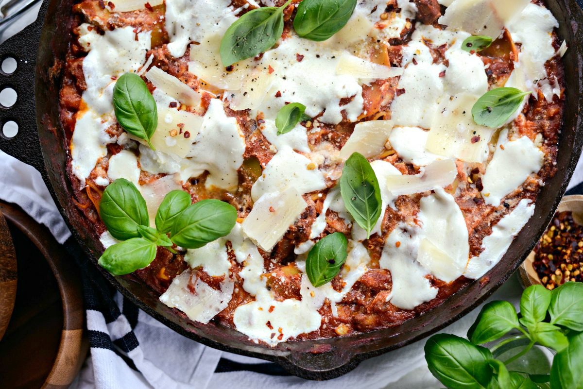 Easy Skillet Lasagna l SimplyScratch.com #skillet #lasagna #easy #recipe #onepan