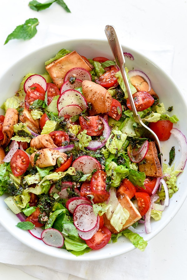 A Melhor Salada de Fattoush | foodiecrush.com