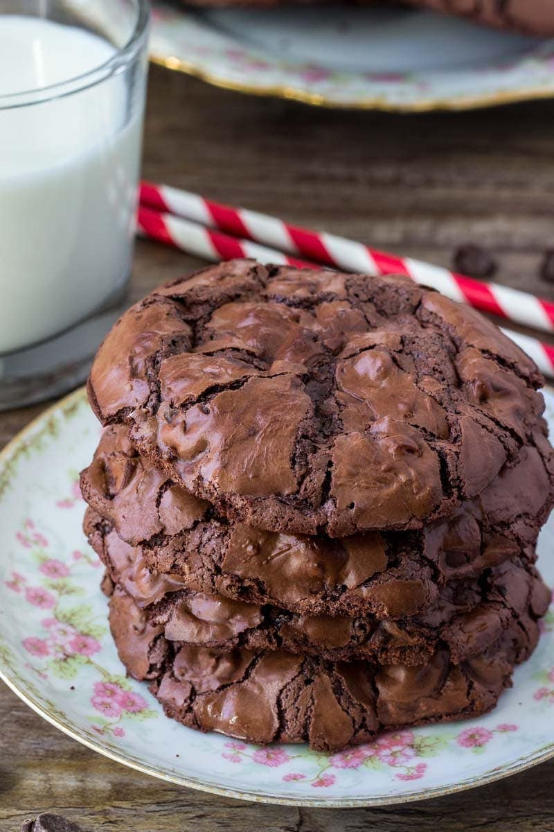 Os biscoitos de chocolate sem farinha são fudge, mastigáveis e naturalmente sem glúten.