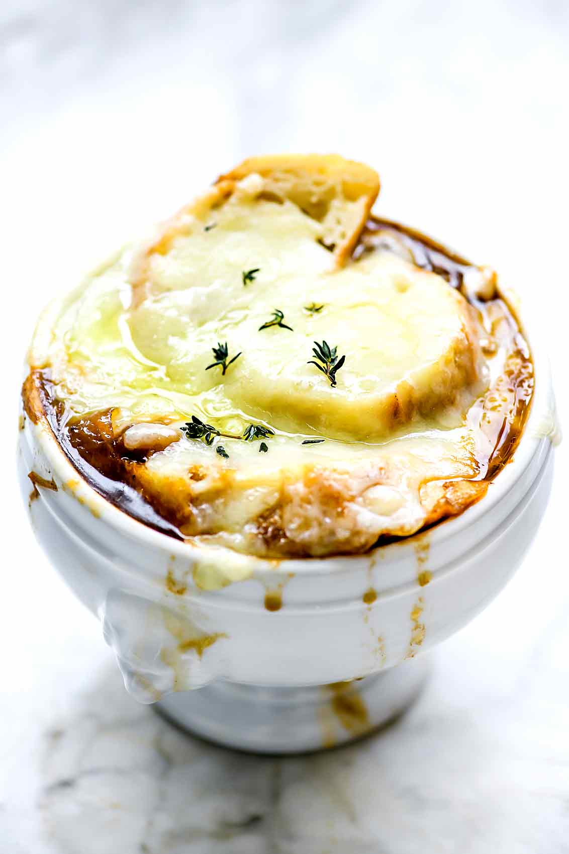 A Melhor Sopa de Cebola Francesa | foodiecrush.com #easy #rcipe #best #soup #soup #onion #frenchonion