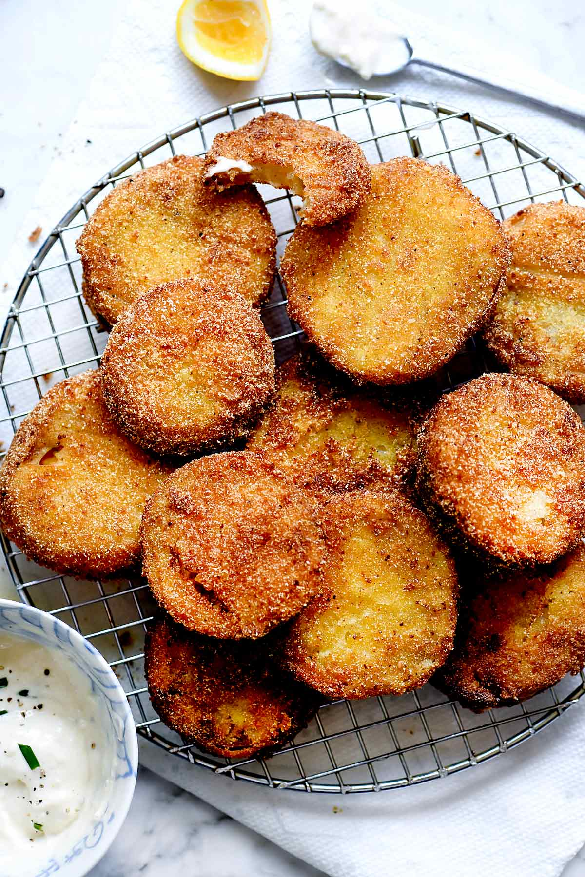 Tomate Verde Frito | foodiecrush.com #fried #fried #green #tomatoes #recipe