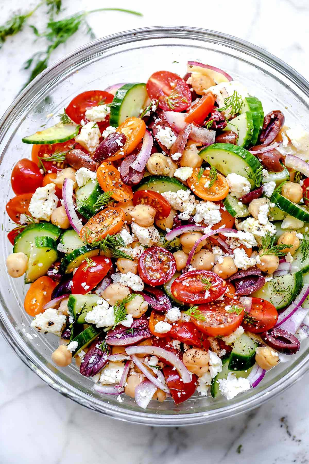 Salada Grega de Grão-de-Bico | foodiecrush.com