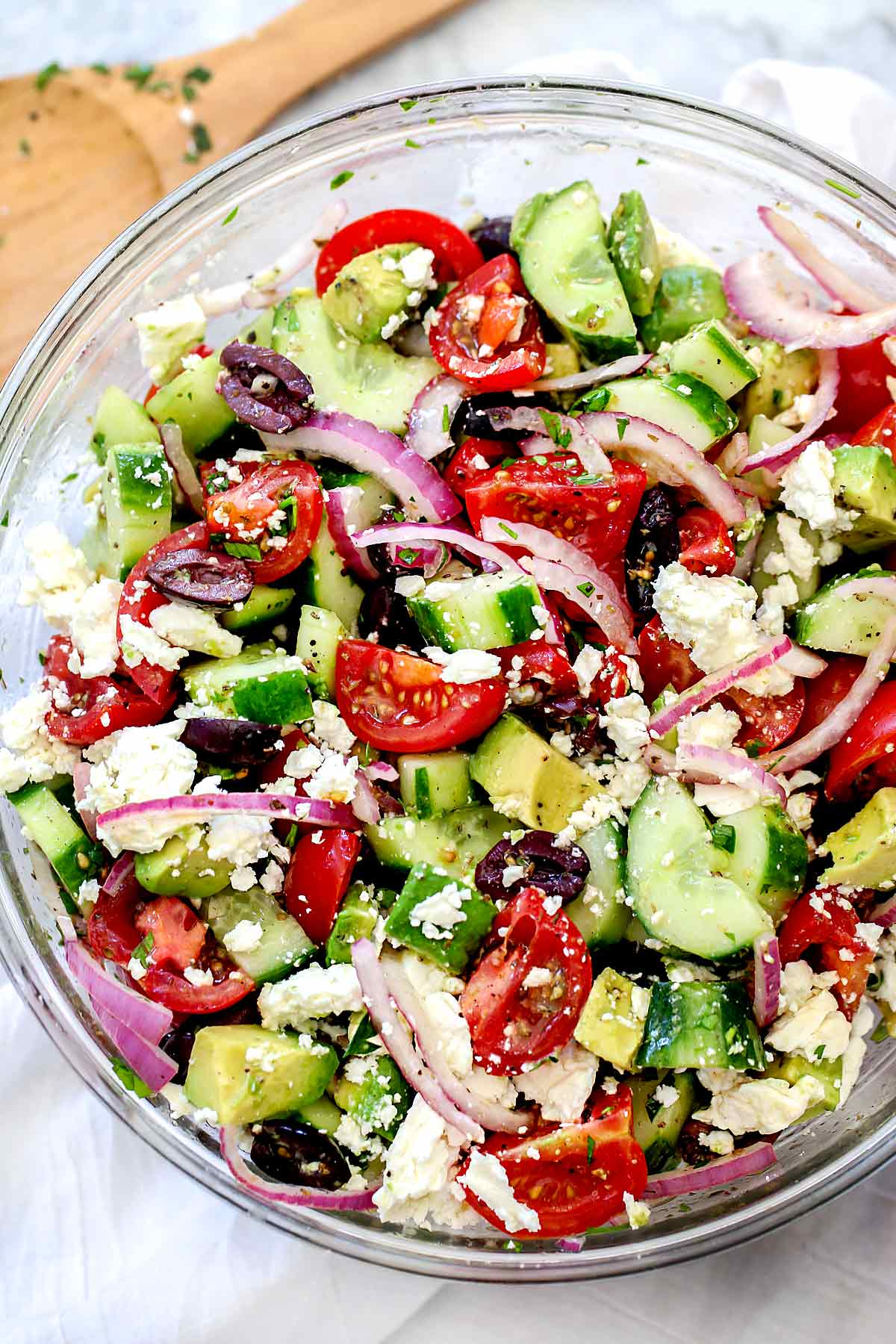 Salada Grega com Abacate | foodiecrush.com #alad #greek #salad #avocado #saúde #receita #dinner #authentic
