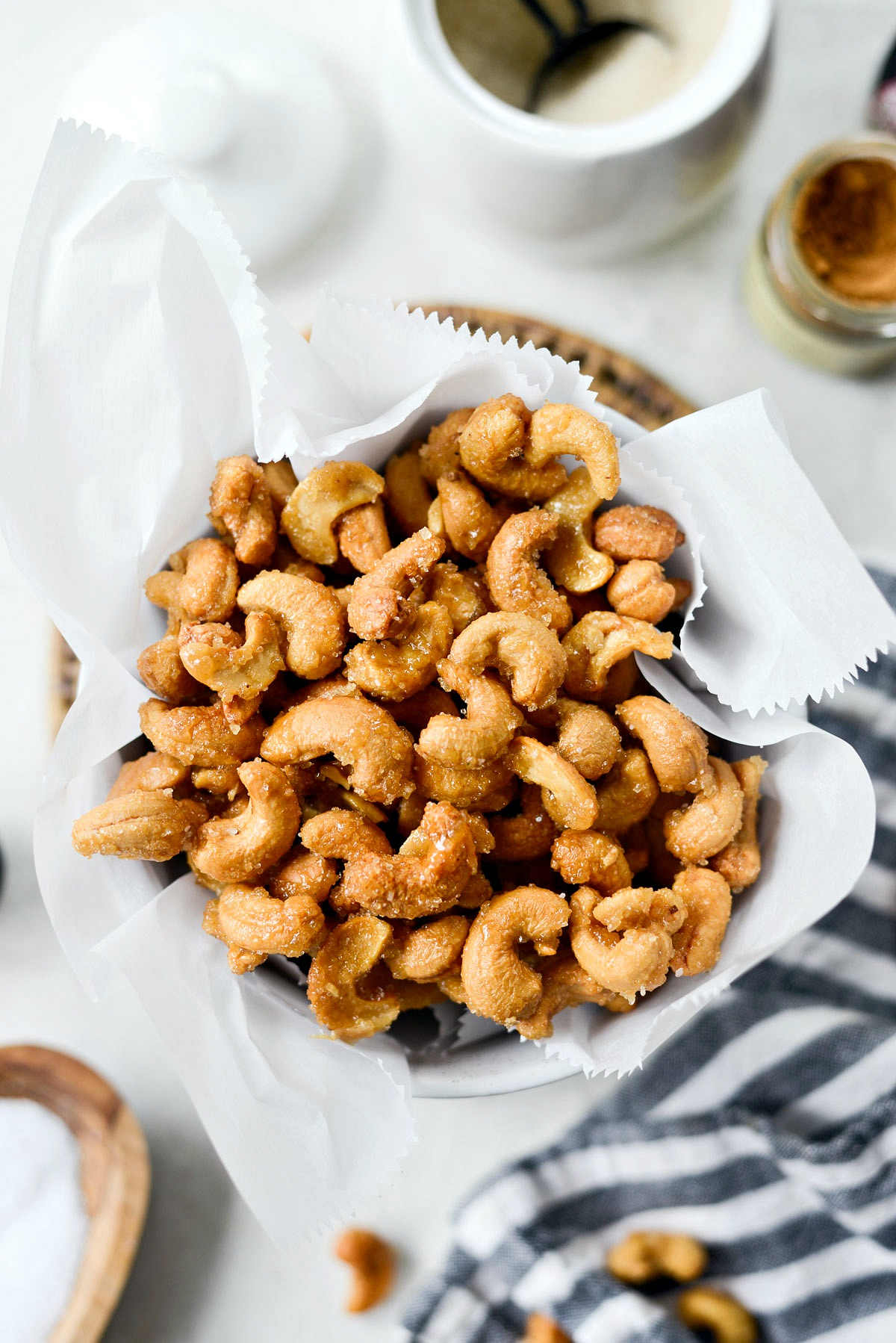 Cajus assados com mel l SimplyScratch.com #honey #maplesyrup #roasted #cashews #sweetandsalty #snack #homemade