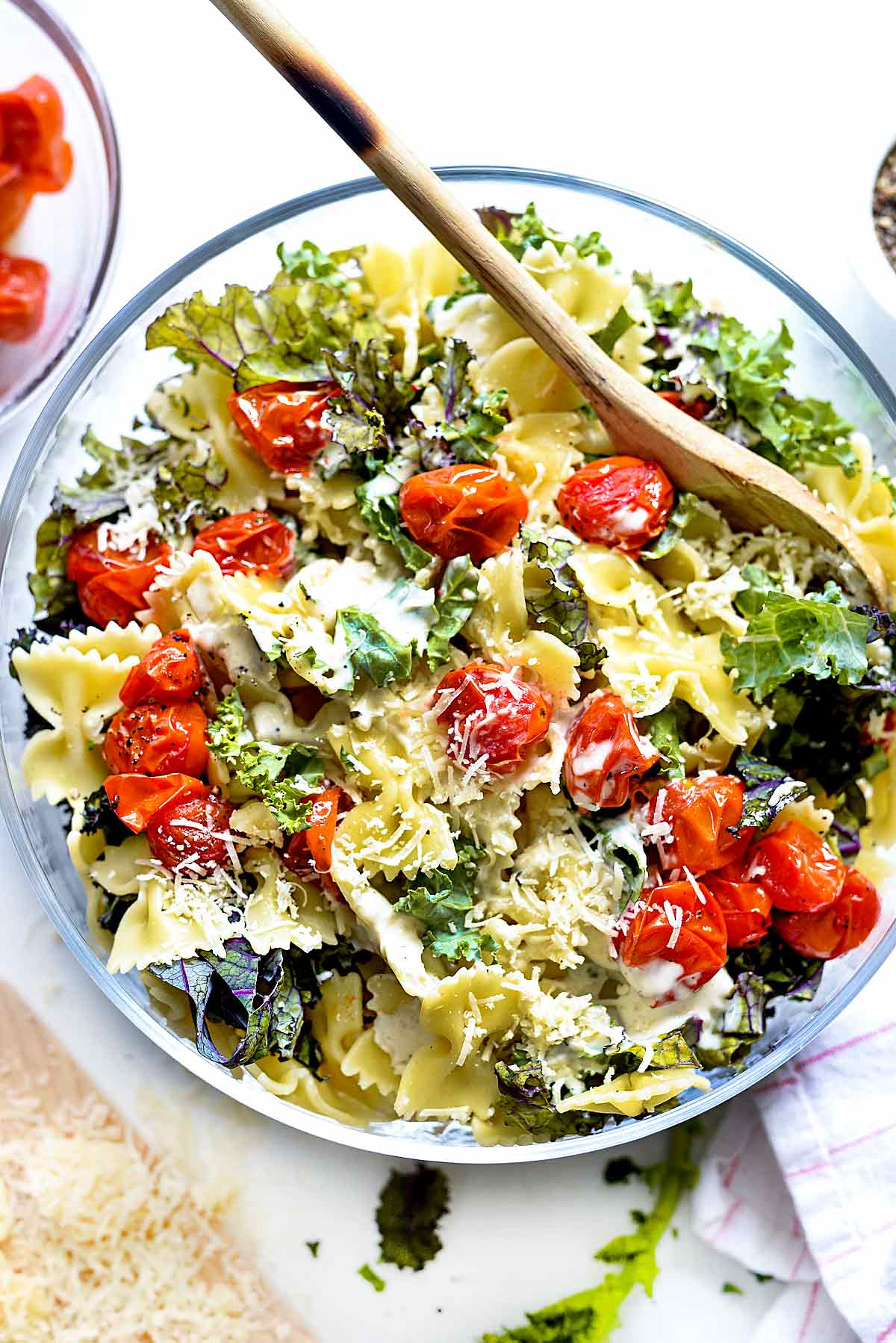 Salada de massa Kale Caesar