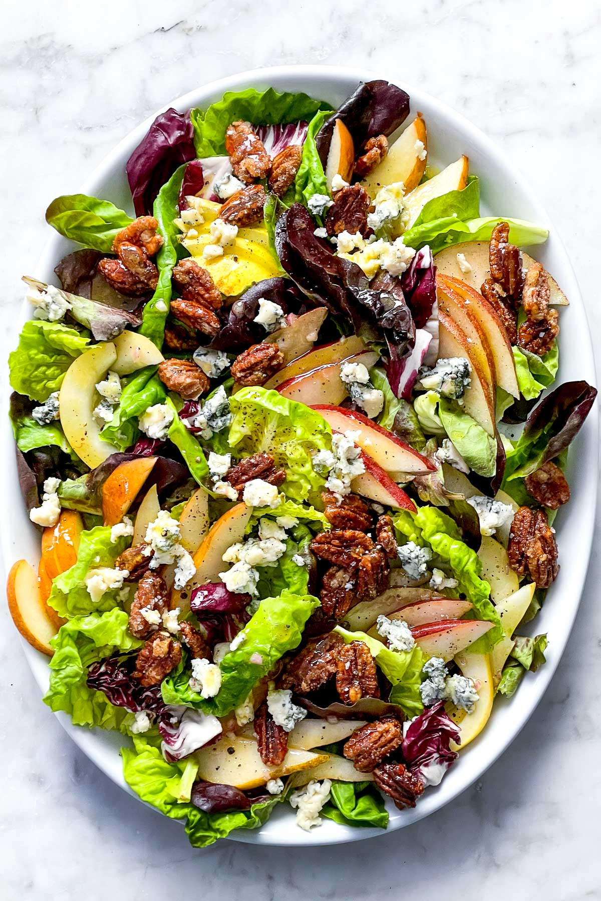 Salada de Pêra e Gorgonzola com Pecans foodiecrush.com