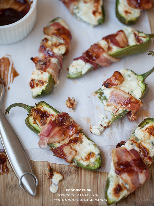 Jalapenos recheados com Gorgonzola e Bacon | foodiecrush.com