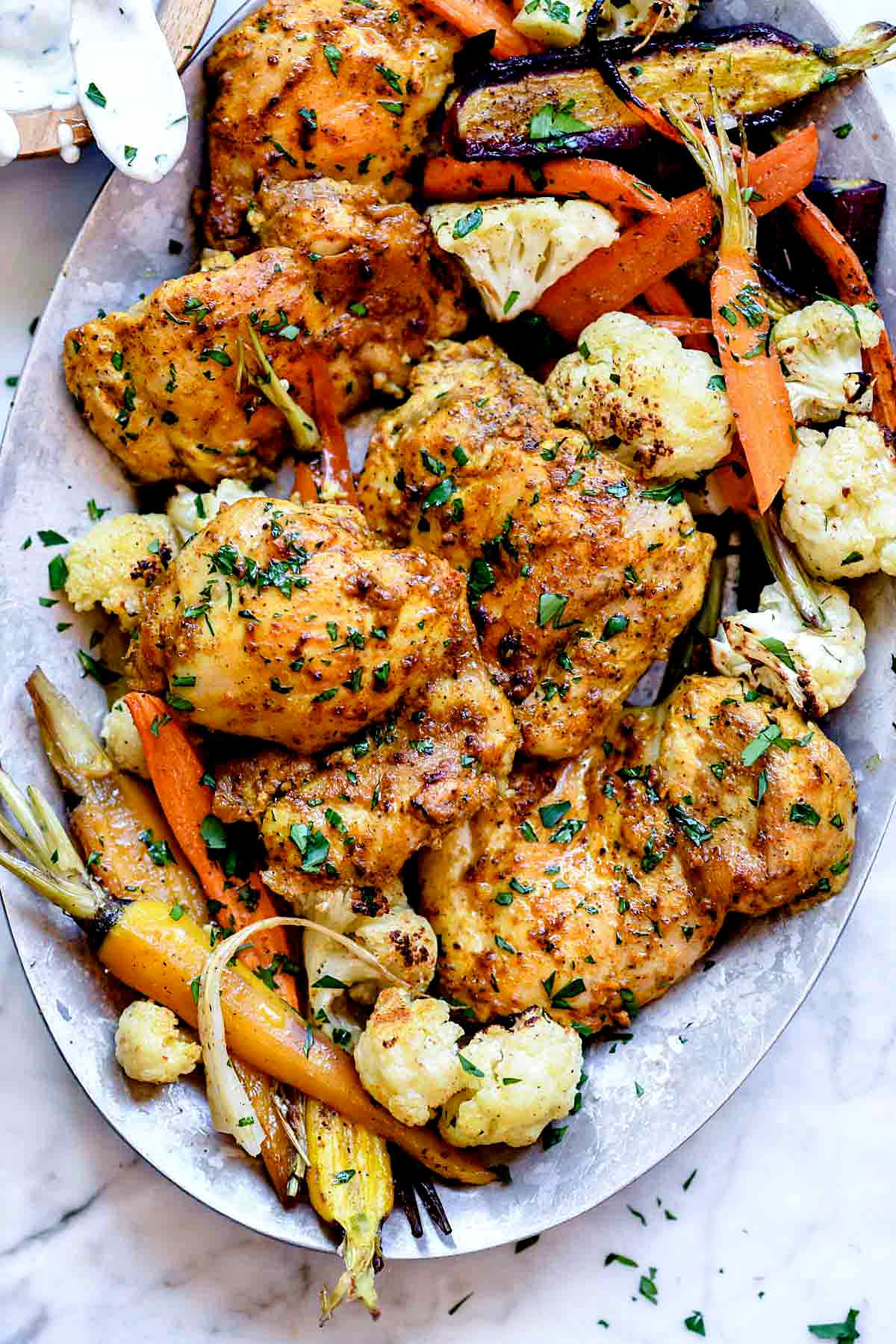 Fácil Frango Tandoori com Legumes em foodiecrush.com #easy #baked #baked #recipe #recipe #chicken #indian