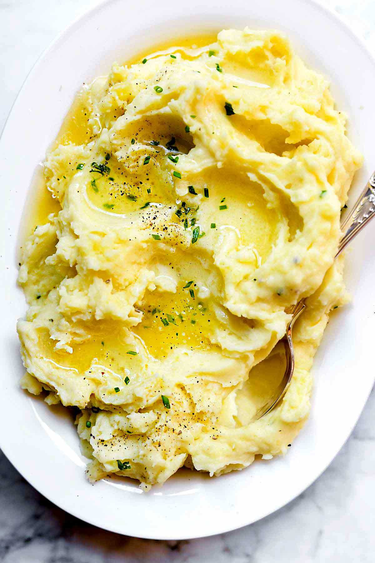 Como Fazer o Melhor Puré de Batata Cremoso | foodiecrush.com #easy #homemememade #mashed #potatoes #recipes #creamy