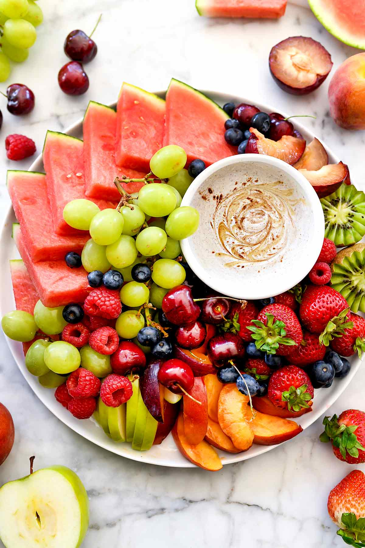 Iogurte Molho de Frutas e Fruteira | foodiecrush.com #yogurte #fruitdip #snack