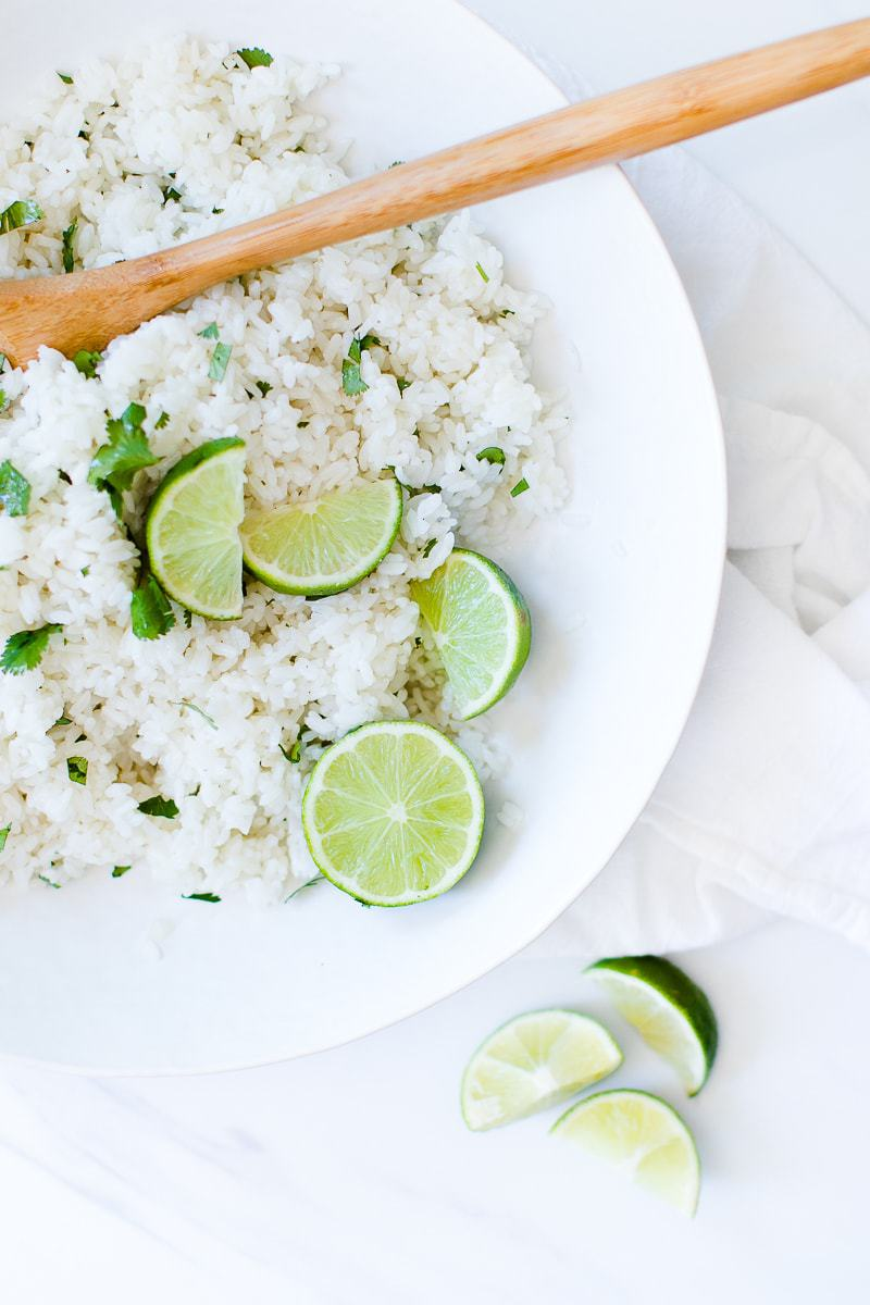 Receita Easy Cilantro Lime Rice apresentada por popular blogger de comida, Oh So Delicioso